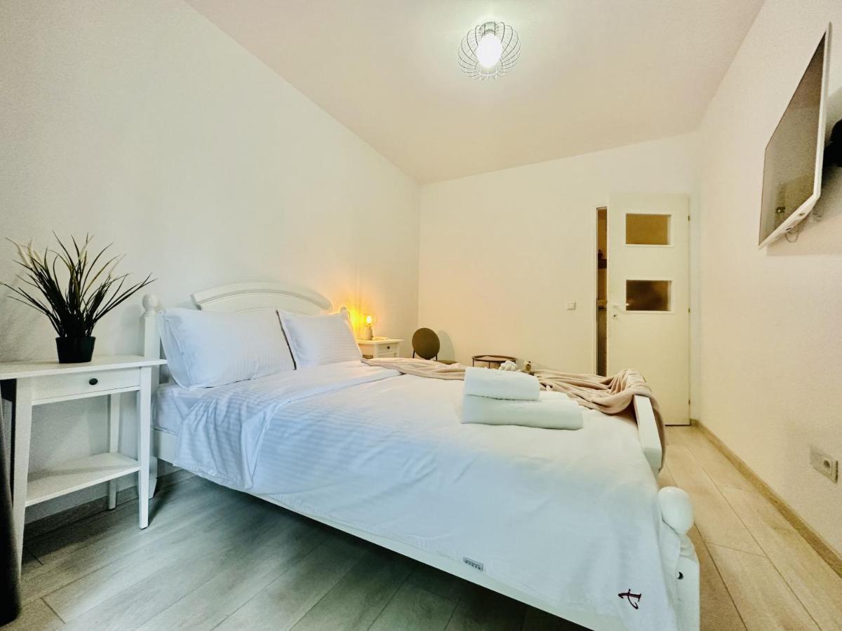 Palfi Apartment With Garden & Parking Cluj-Napoca Esterno foto